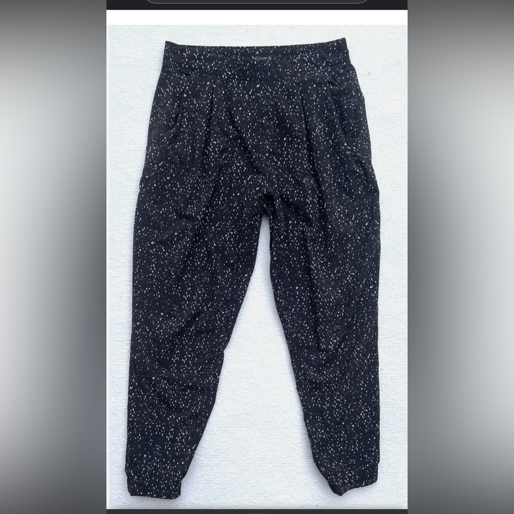 Lululemon 6 Black White Splatter Pleated Pants